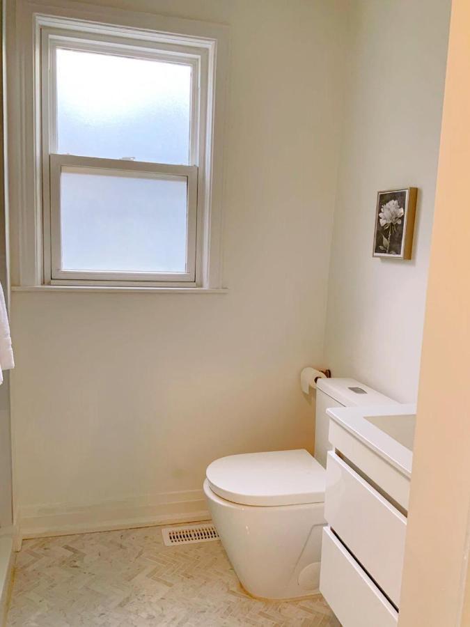 The Leaside Garden Guesthouse Toronto Exterior photo