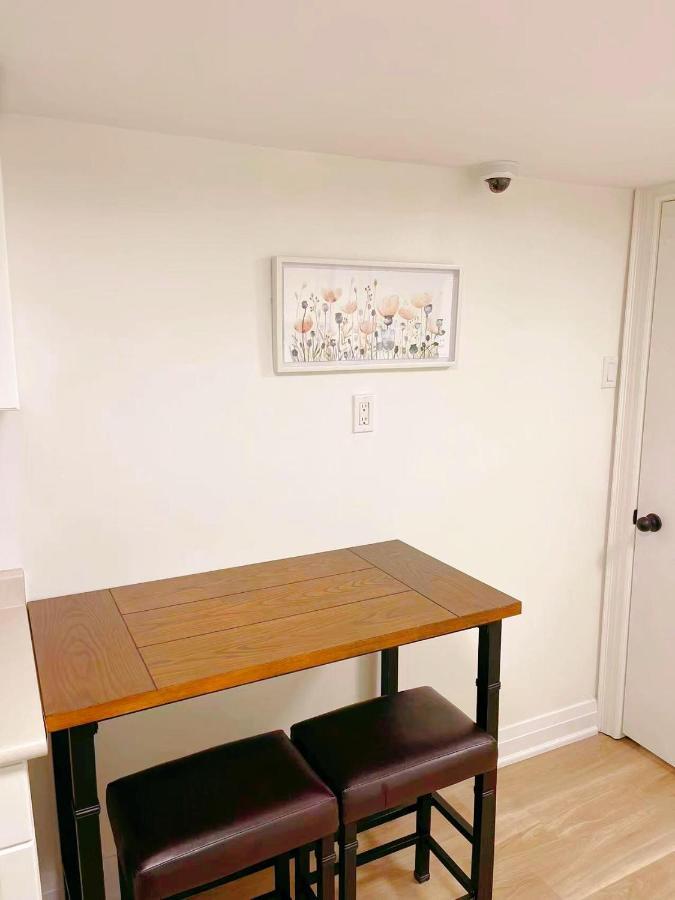 The Leaside Garden Guesthouse Toronto Exterior photo